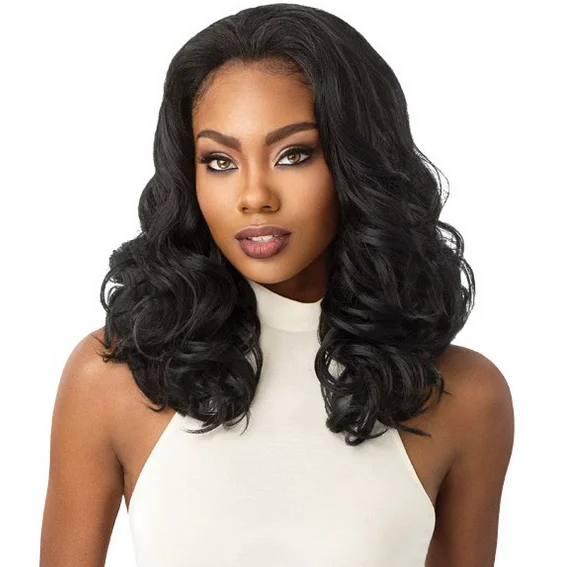 Lace wig with a wavy texture for a beachy lookOUTRE HALF WIG - TARAJI